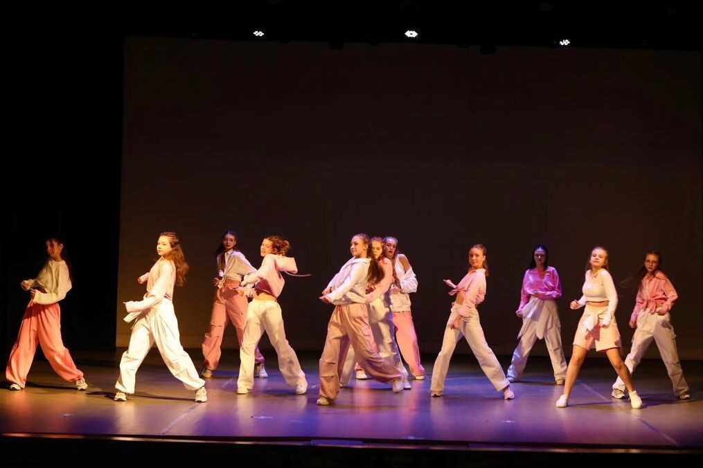 "Танцы на районе"