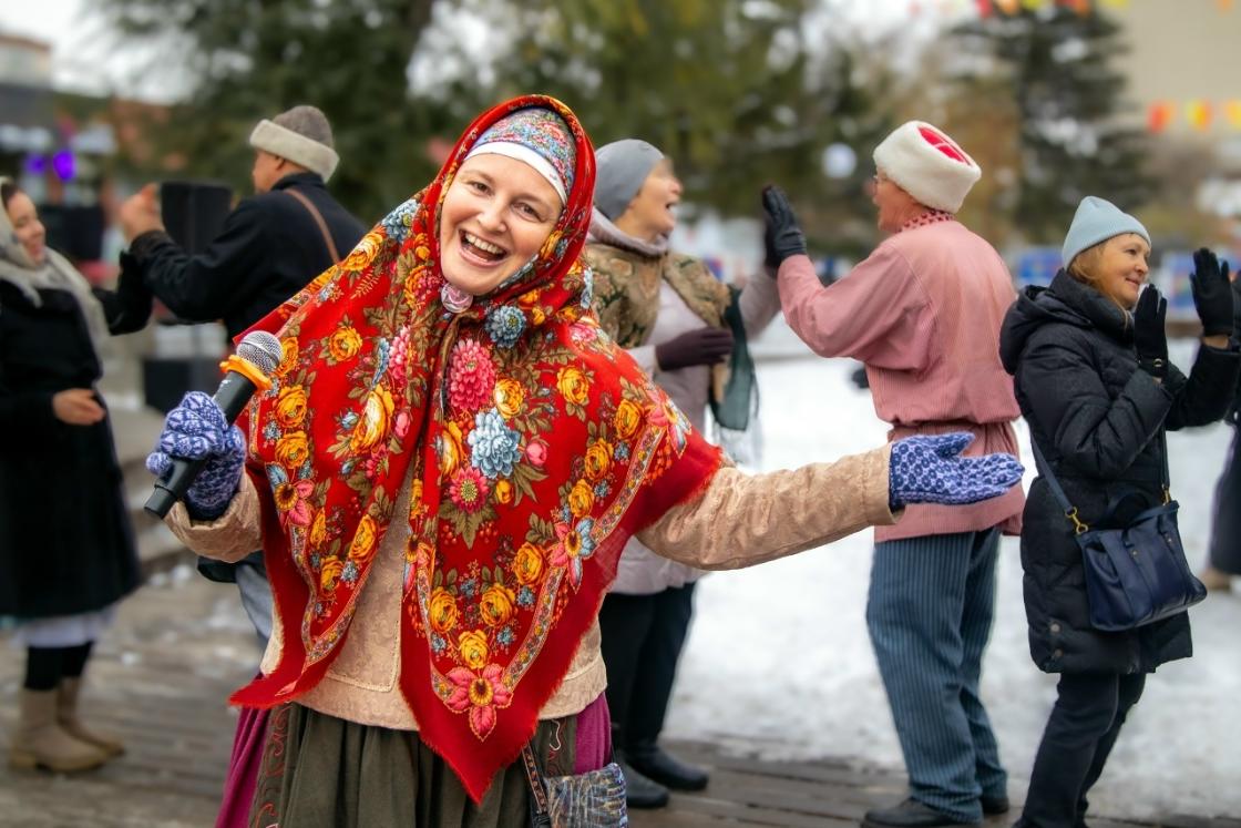 Вековая мода женских нарядов впервые предстанет перед омичами