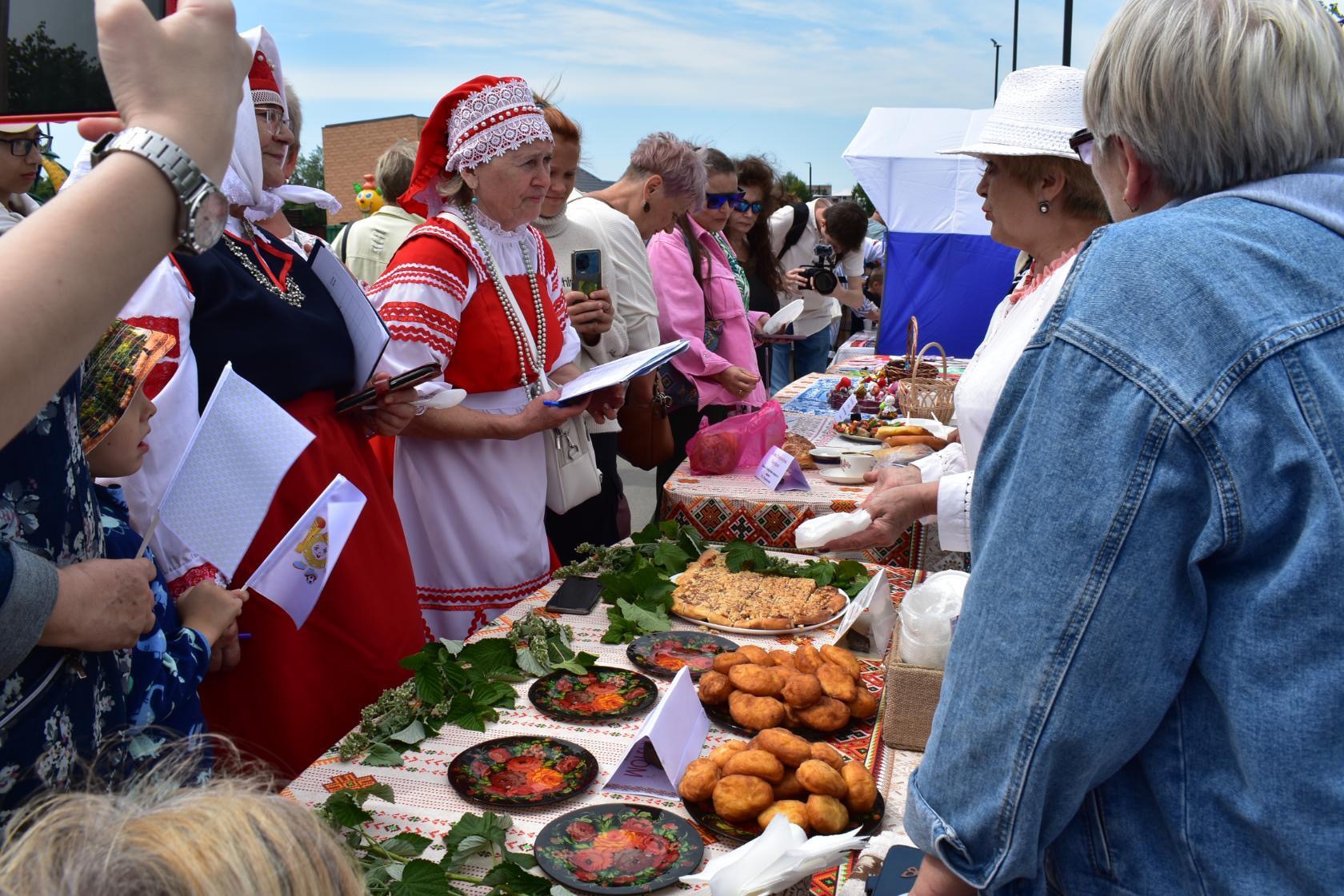2000 зрителей побывали в Калачинске на этнофесте «Сибирское лето»
